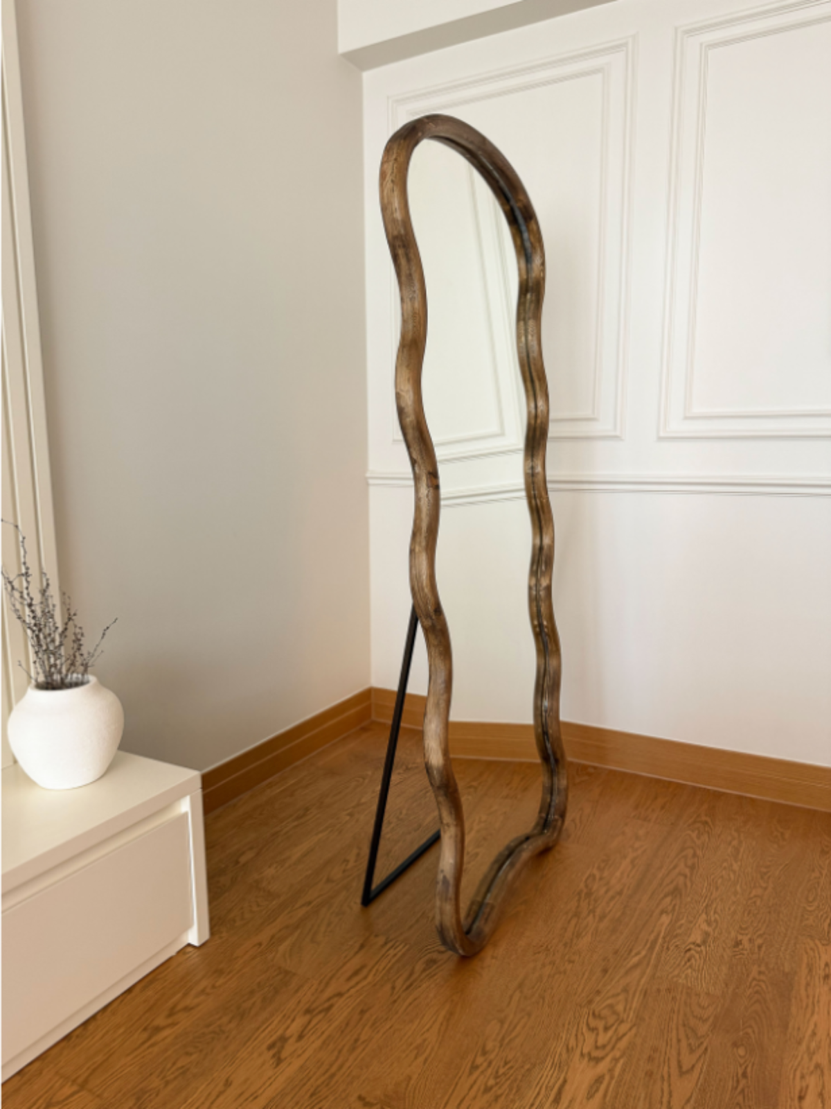 Loréa – Organischer Gewellter Holzspiegel 180x80 cm (3)