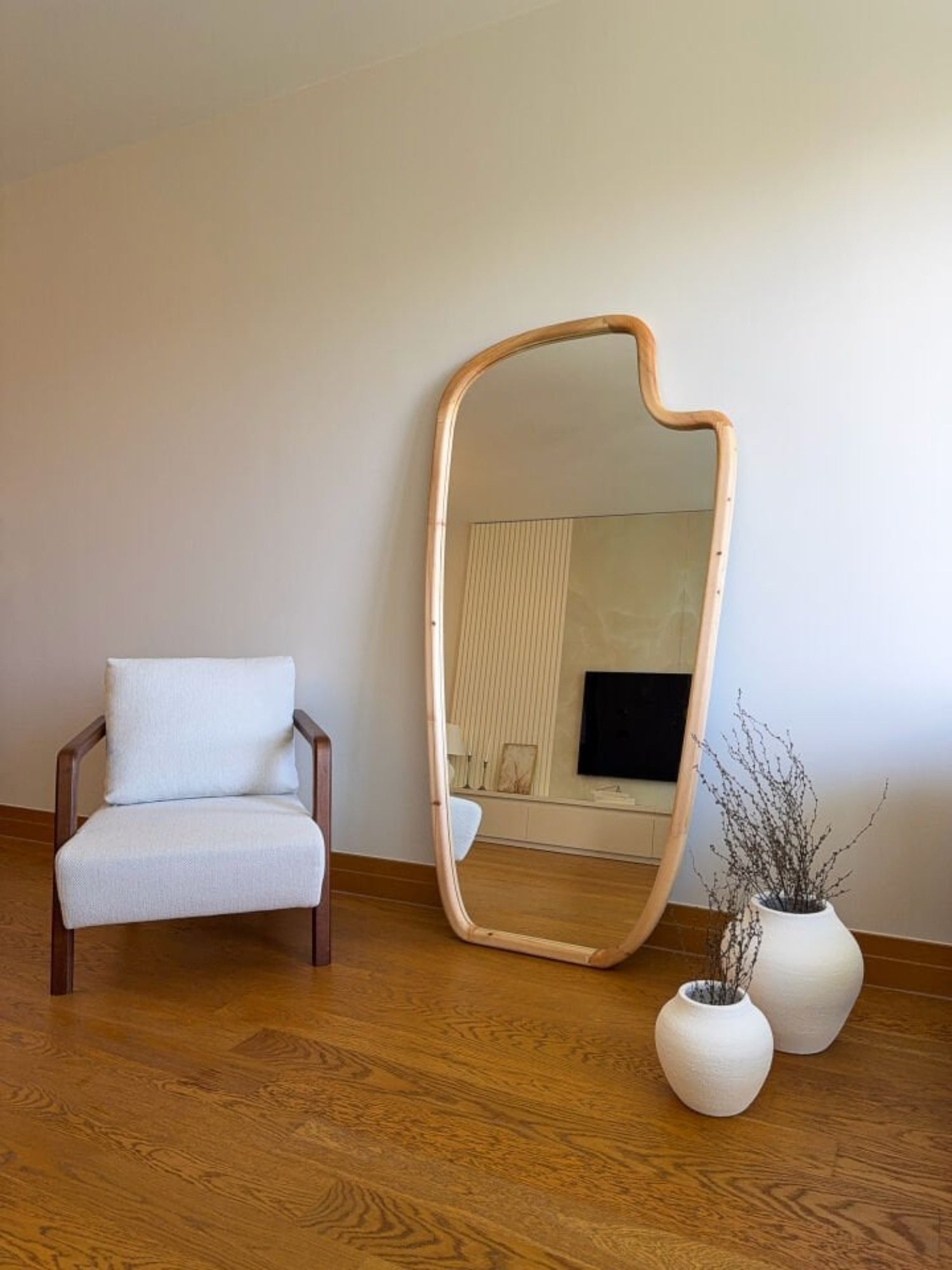 Liv – Organischer Spiegel mit Holzrahmen 180x100 cm