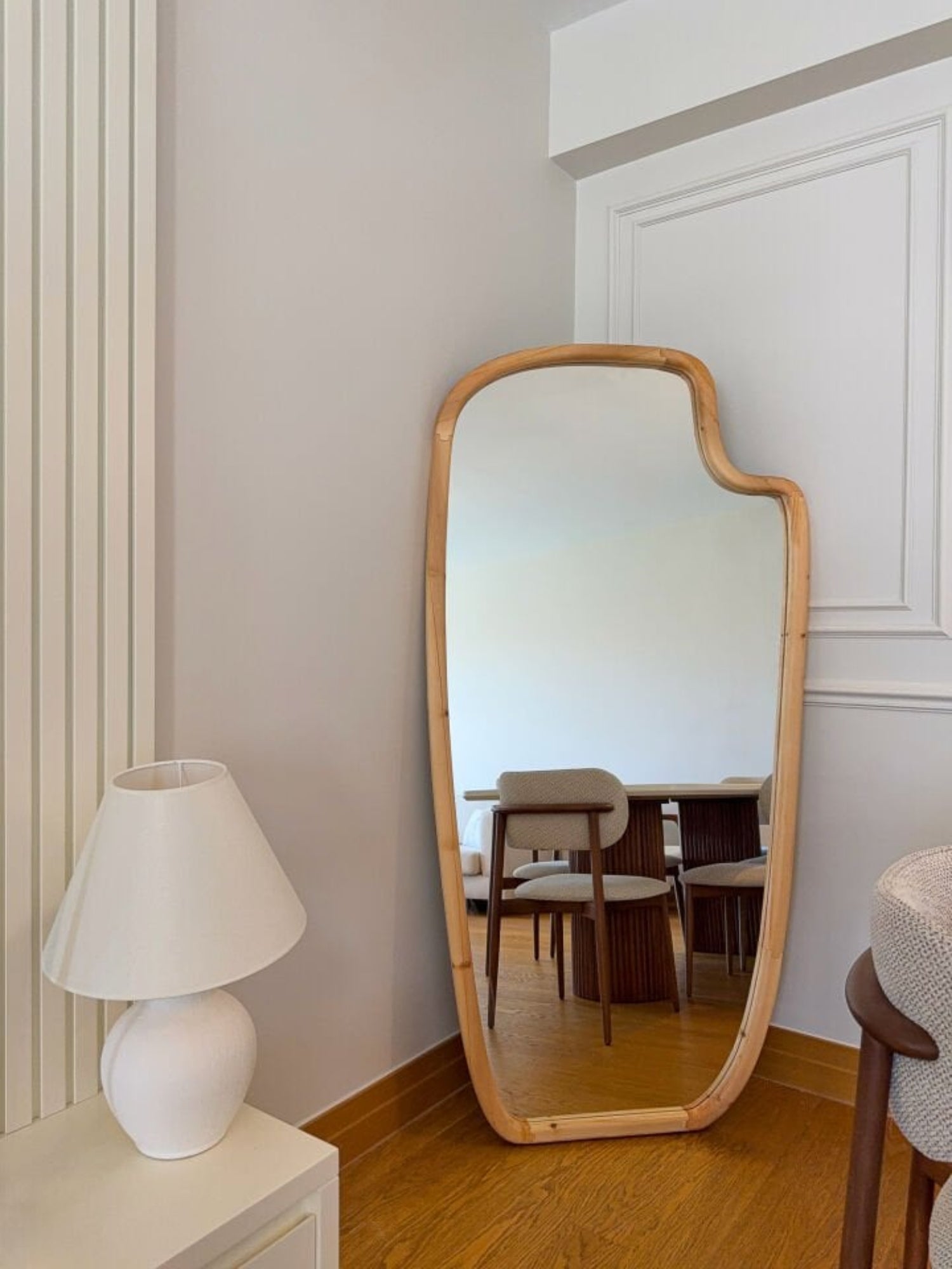 Liv – Organischer Spiegel mit Holzrahmen 180x100 cm