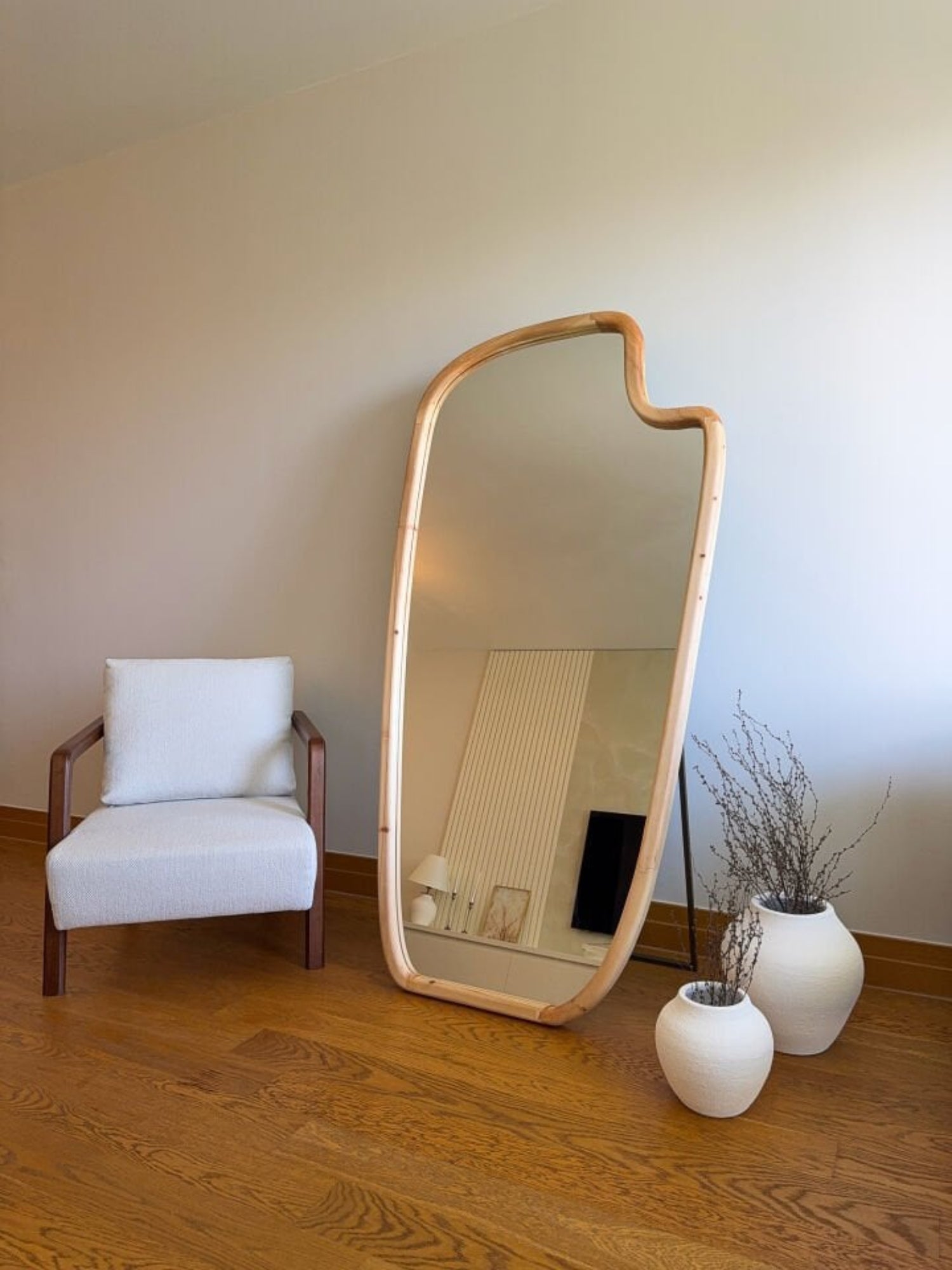 Liv – Organischer Spiegel mit Holzrahmen 180x100 cm