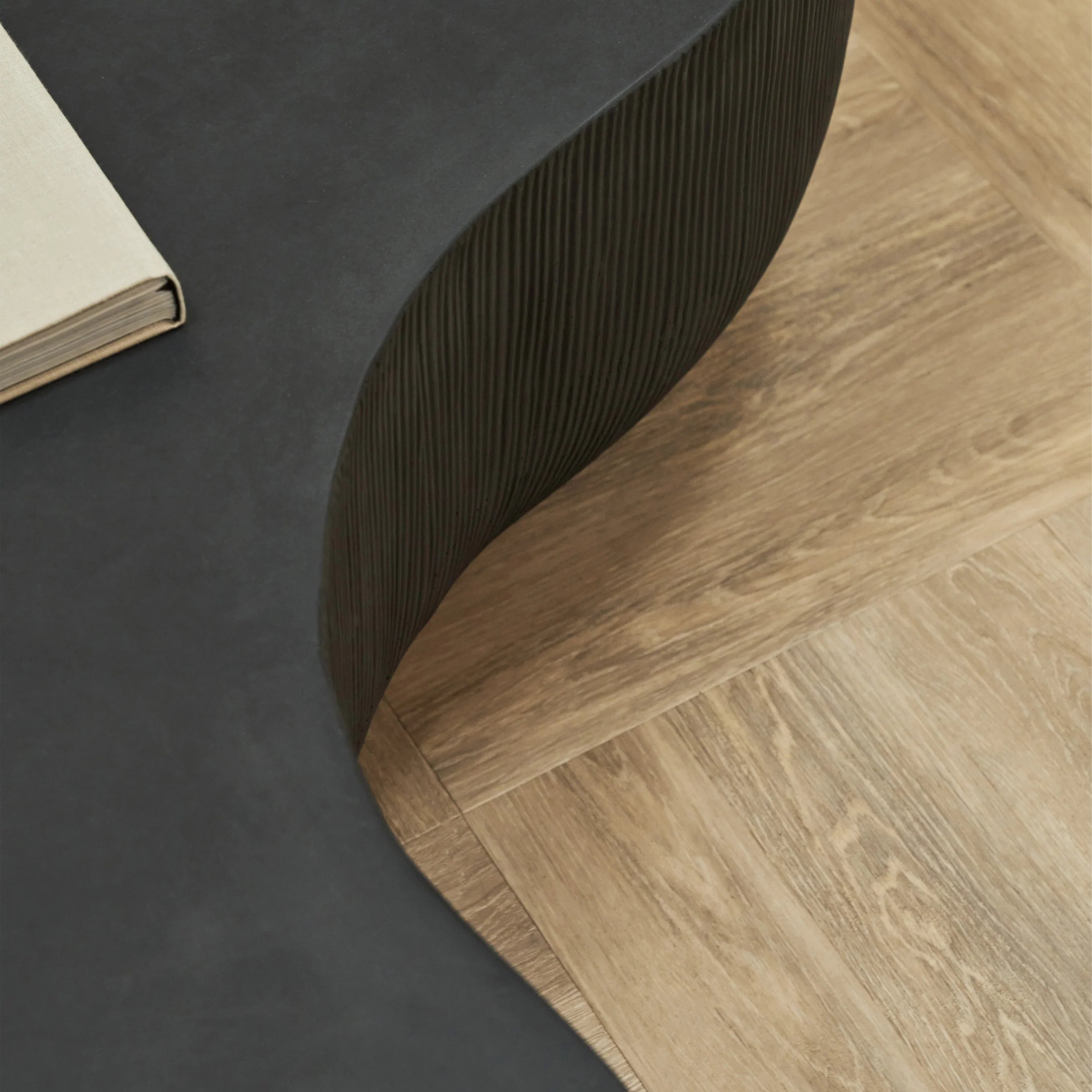 Minimalistischer Couchtisch aus Beton, groß, schwarz