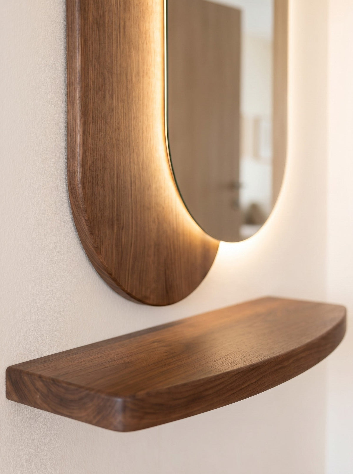 Lumi – Ovaler LED-Spiegel mit Holzpaneel und Ablage 100x55 cm (6)