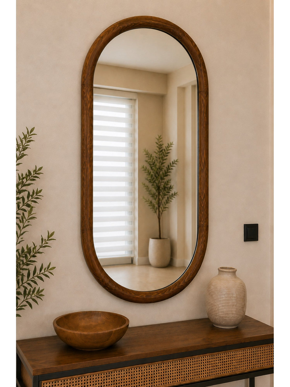 Organischer Wandspiegel Walnuss – Oval – Holzrahmen – 108x67 cm